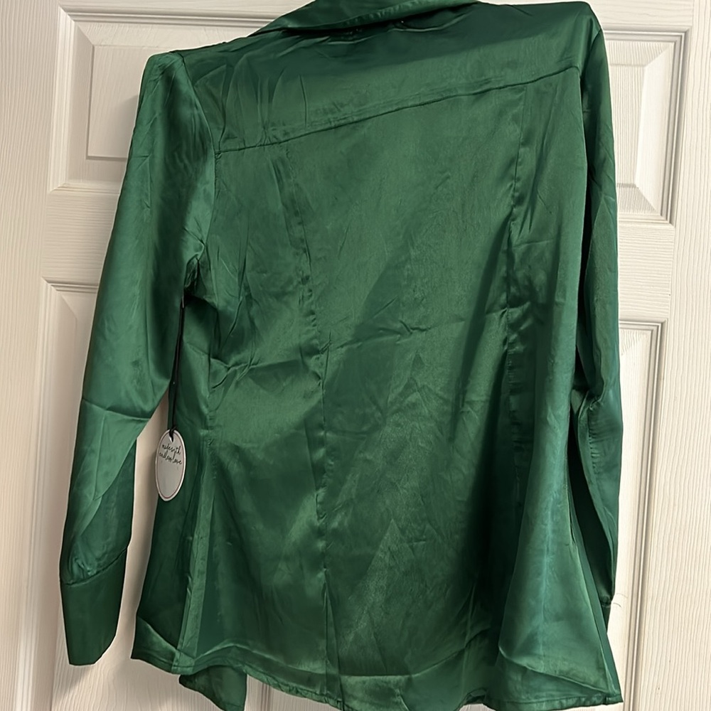 New with tags green satin top with one eye hook closure - Picture 3 of 9